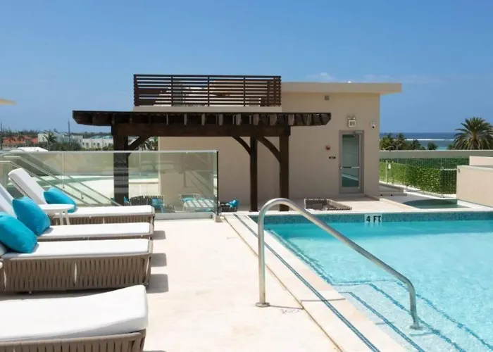 Luxury Condo At Harbour Walk